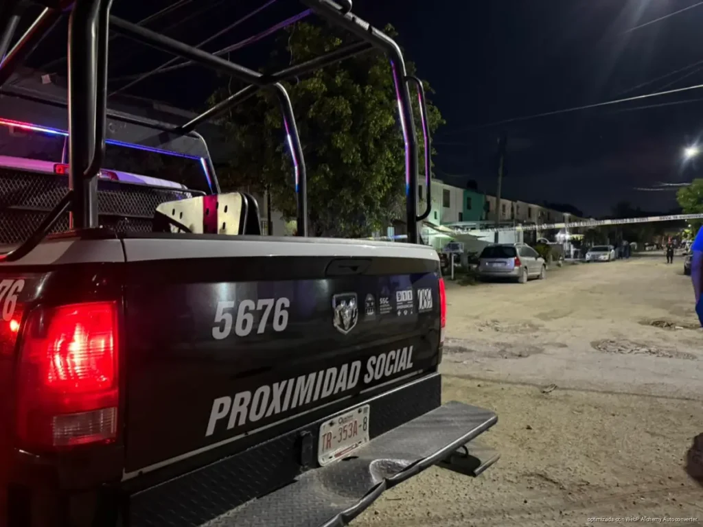 Atacan a balazos casa en Cancún; víctima logra salvarse