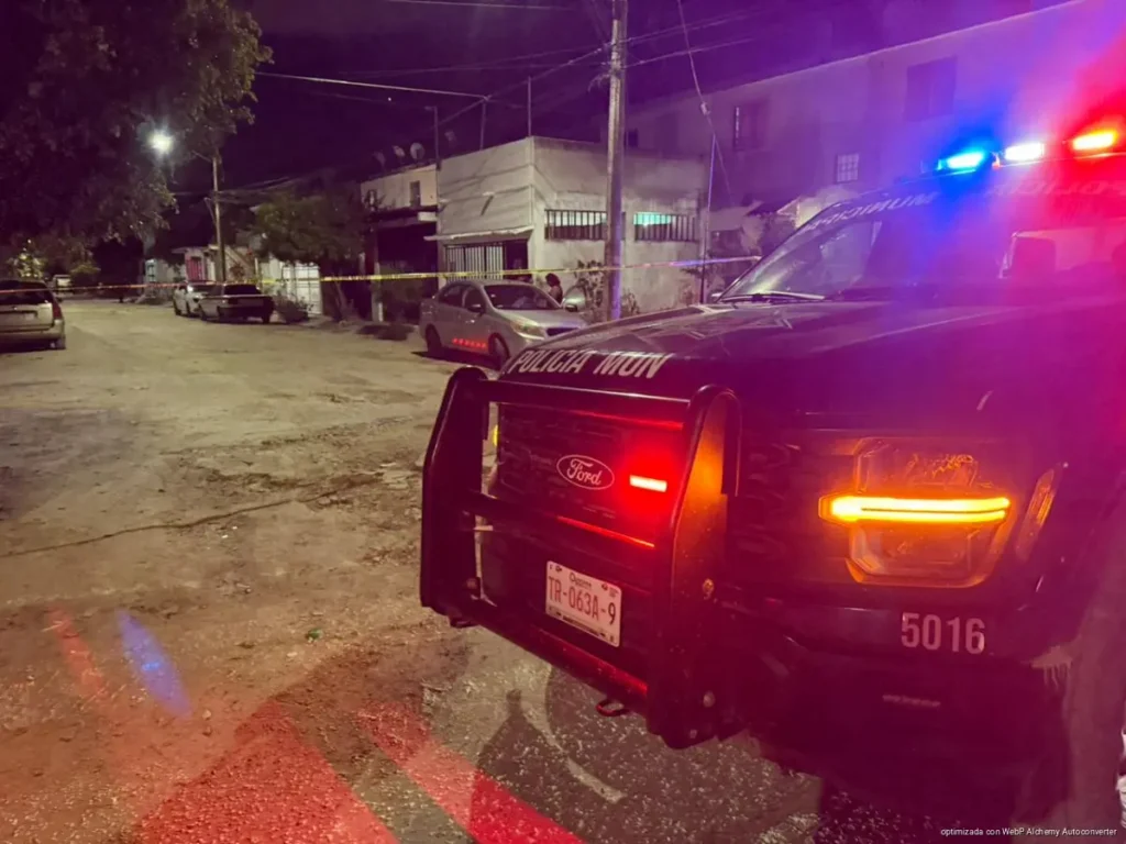 Atacan a balazos casa en Cancún; víctima logra salvarse