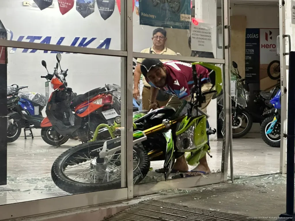 Frustran robo en agencia de motos en Cancún; detienen a sospechoso