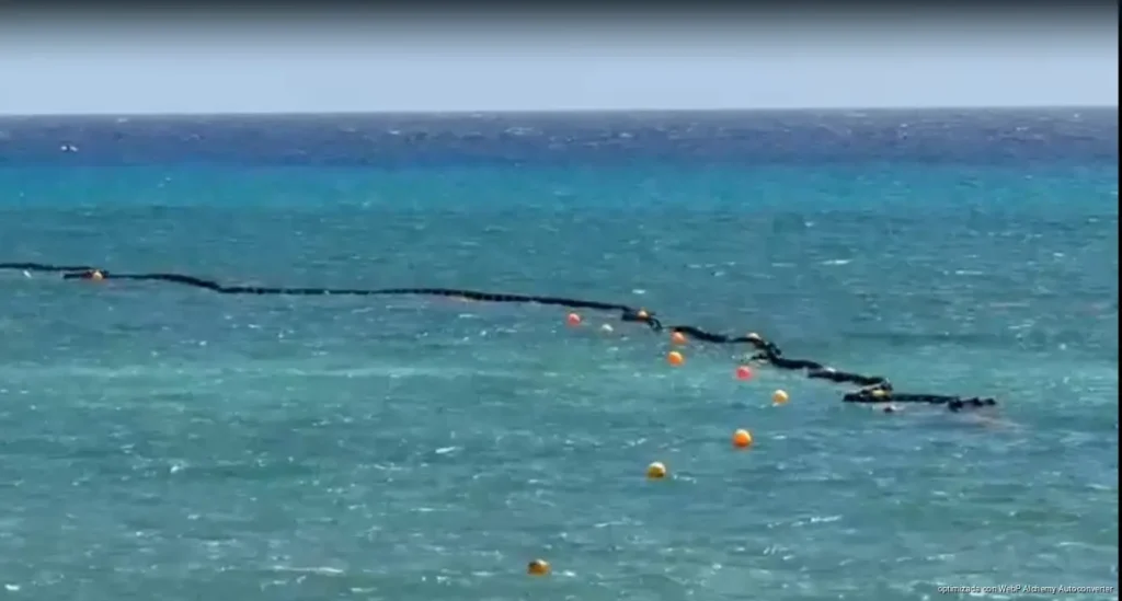 Avanza instalación de barreras antisargazo en Playa del Carmen Avanza instalación de barreras antisargazo en Playa del Carmen