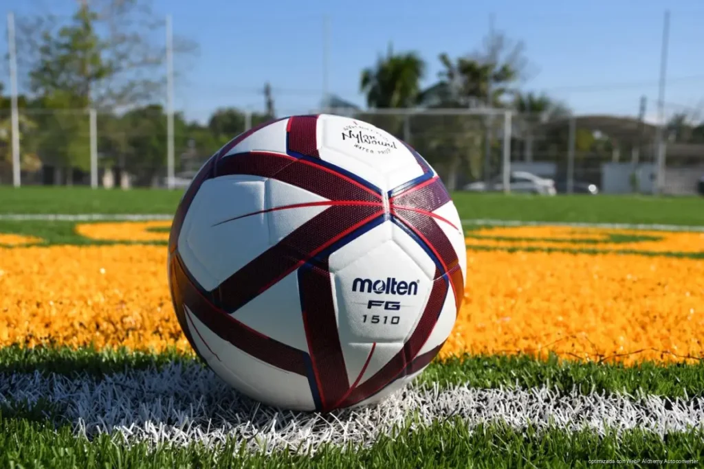 Impulso al deporte: Ayuntamiento entrega cancha de fútbol 7 en Ucum