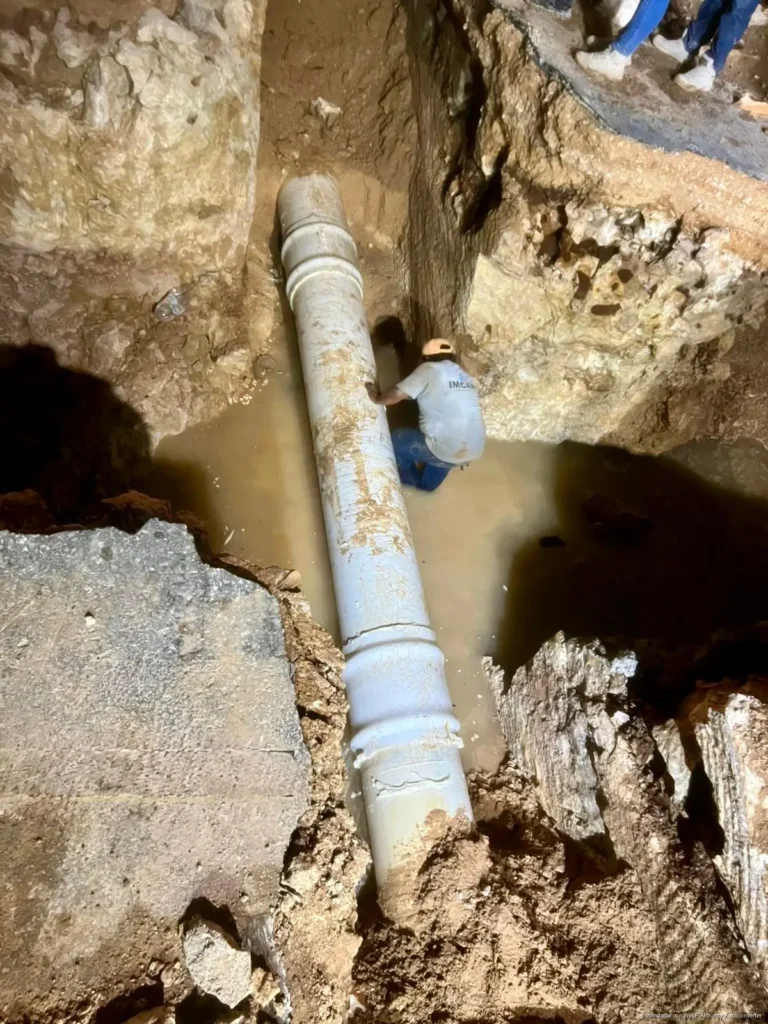 Concluyen reparación de línea de agua dañada en Playa del Carmen; prevén baja presión