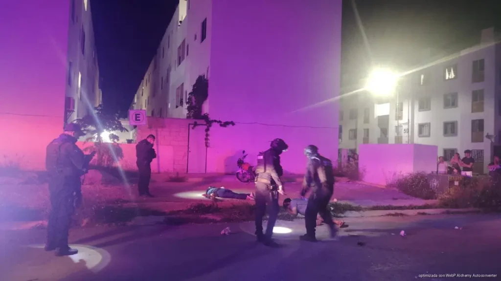 Tras incidente armado en fraccionamiento de Cancún, una pareja pierde la vida; autoridades investigan lo ocurrido en Supermanzana 110.