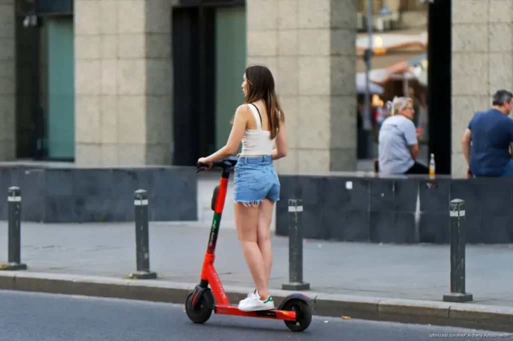 Alertan por riesgo de scooters en la carretera 307 y reabren debate: falta de regulación, riesgos viales y llamado urgente a autoridades.