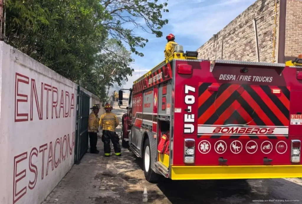 Se desata incendio junto a plaza Public Market en Playa