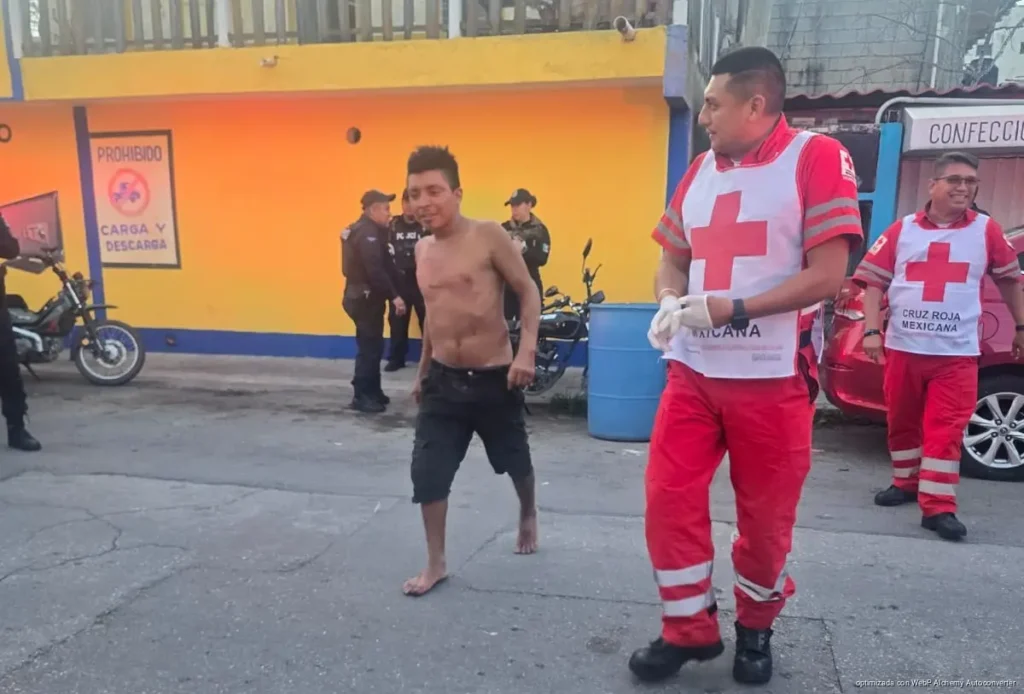 Vecinos apedrean a asaltante armado y frustran robo en Playa del Carmen