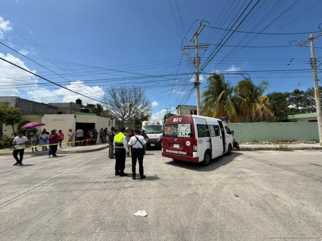 Chocan combis y una vuelca en Cancún; hay al menos 14 lesionados