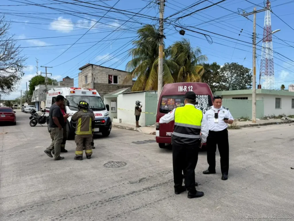 Chocan combis y una vuelca en Cancún; hay al menos 14 lesionados