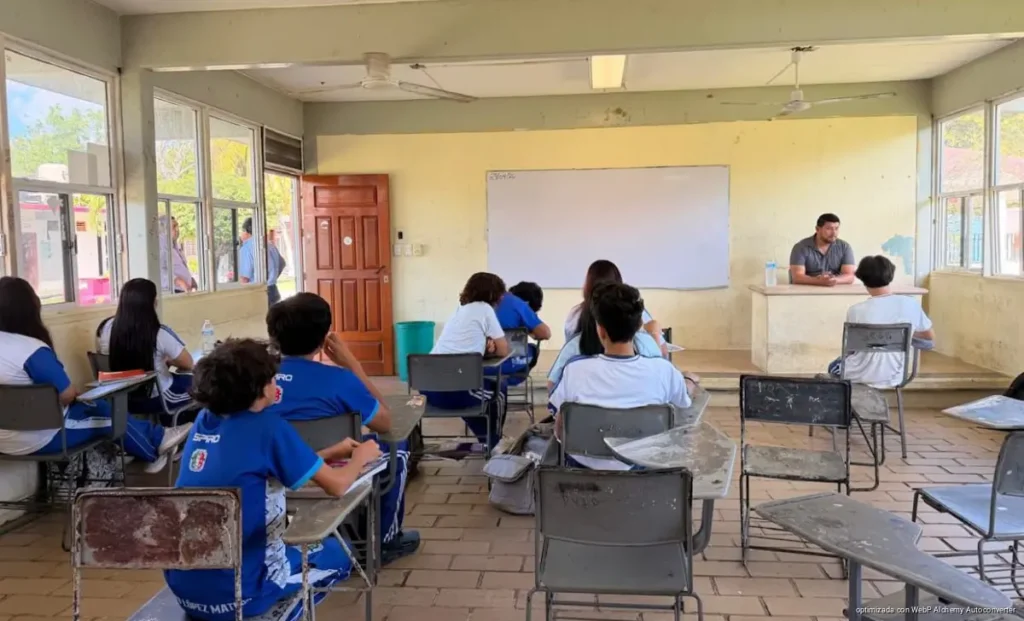Reportan clases normales, tras amenaza en secundaria Adolfo López Mateos de Chetumal