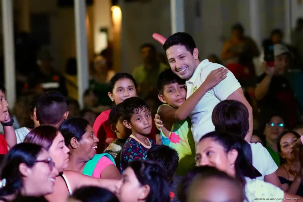 Renán Sánchez Tajonar celebra con más de mil 800 cozumeleños el Día de la Niña y el Niño