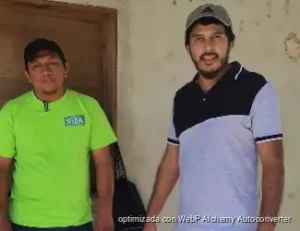 Productor de Lázaro Cárdenas crea máquina casera para extraer semillas de achiote