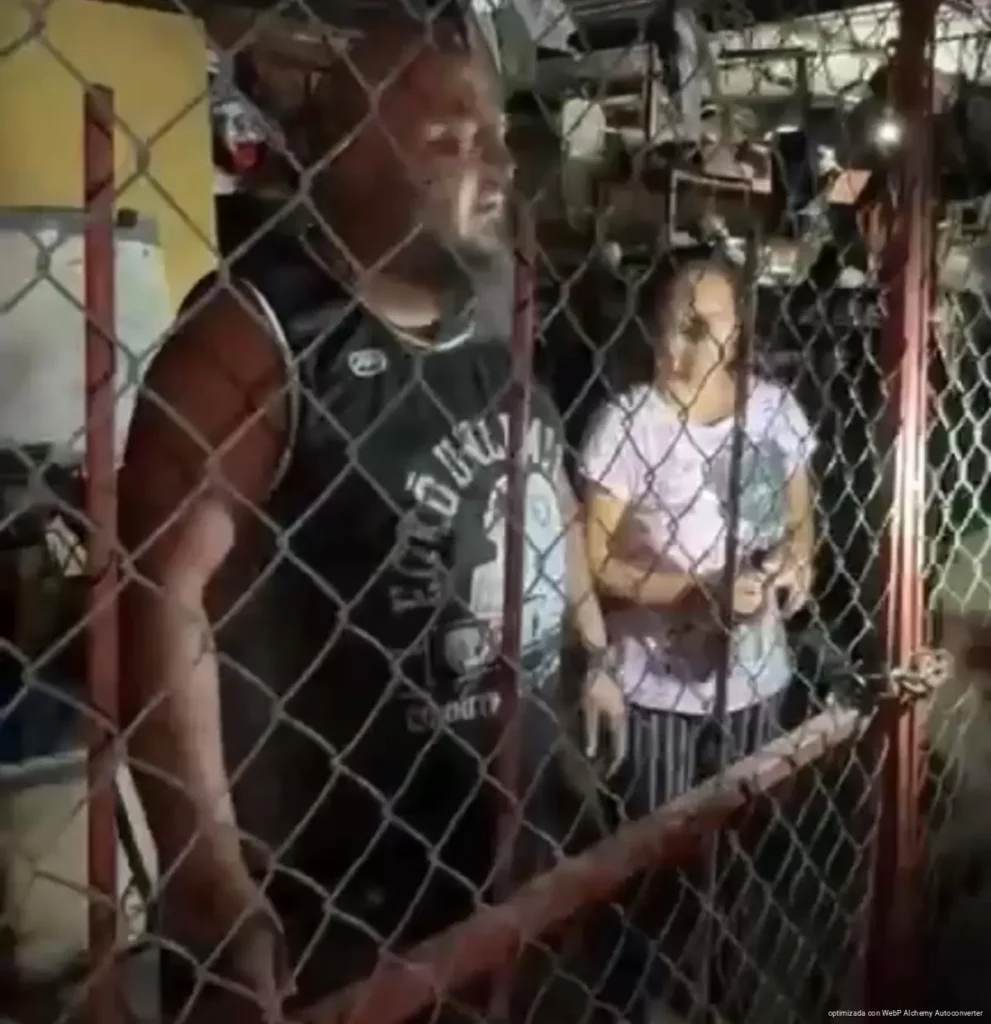 Vecinos incendian moto y exigen justicia por presunto abuso de menor en Cancún