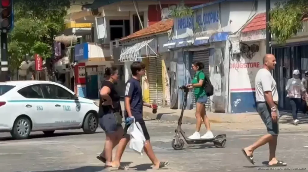 Frenan regulación de scooters en Playa del Carmen; acusan mesas sin resultados