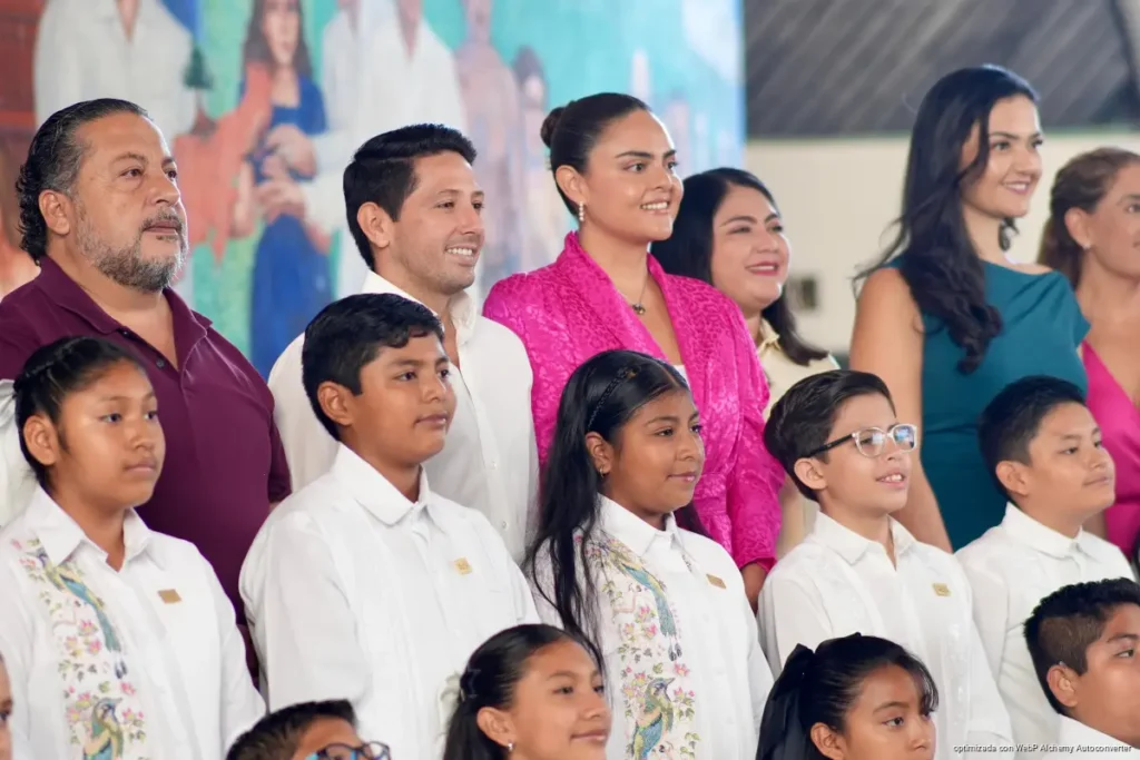 Renán Sánchez Tajonar da la bienvenida a niñas y niños del Parlamento Infantil