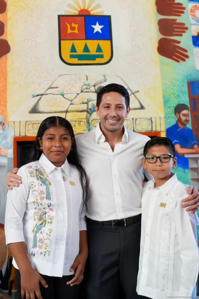 Renán Sánchez Tajonar da la bienvenida a niñas y niños del Parlamento Infantil