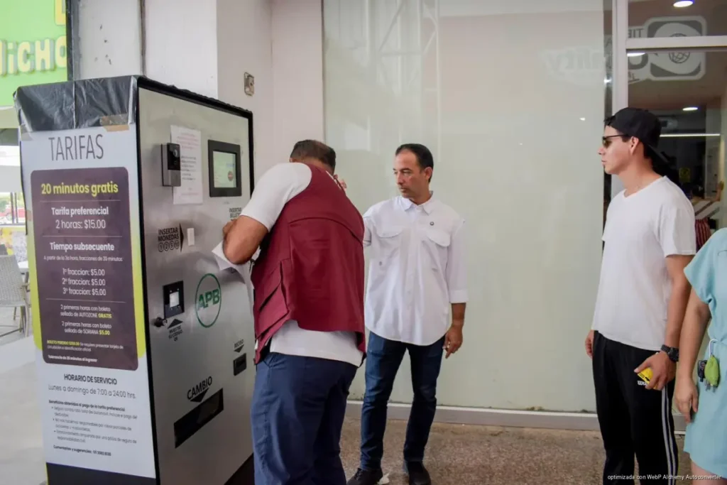 Clausuran plumas y cajas de cobro en Cancún Mall