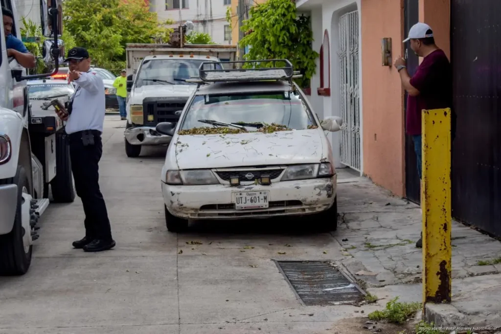 Retiran chatarra y liberan calles en Cancún
