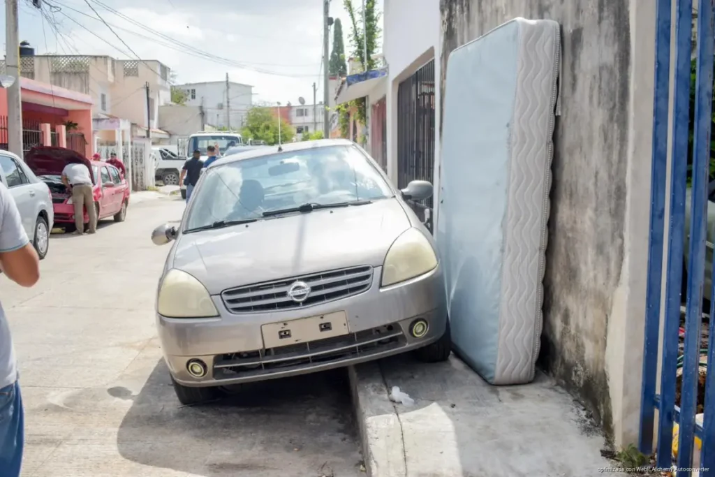 Retiran chatarra y liberan calles en Cancún
