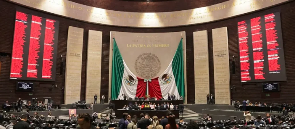 Morena aplaza elección judicial a 2028 entre tensión y pleito en San Lázaro