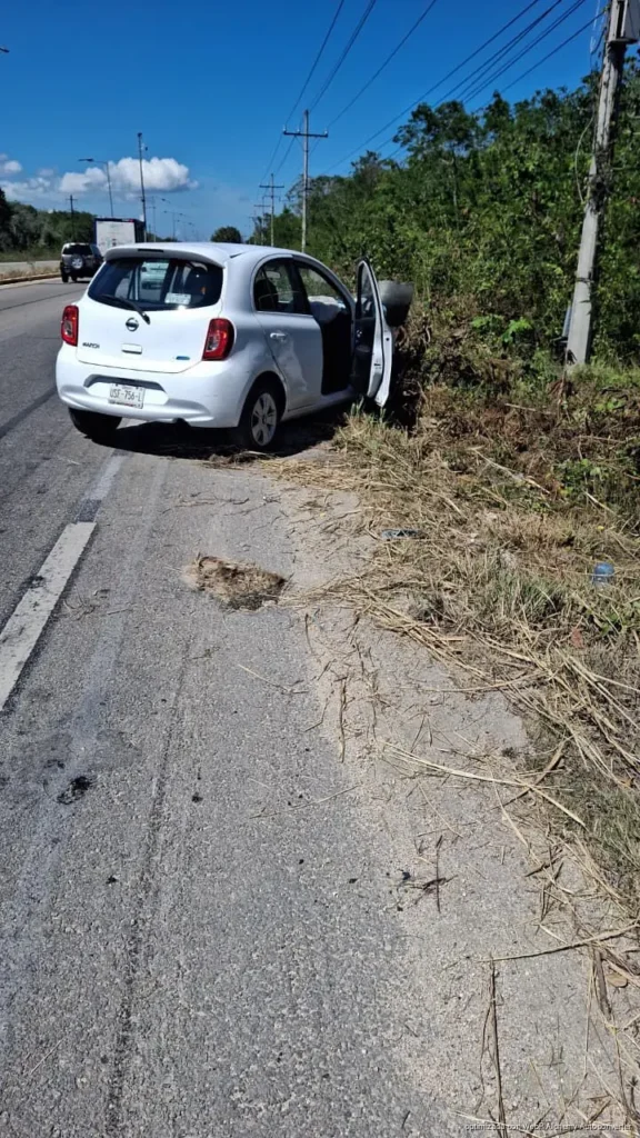 Camioneta lo encierra y termina destrozado en la 307 de Playa