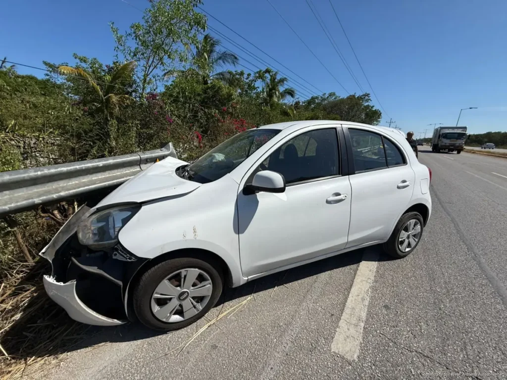Camioneta lo encierra y termina destrozado en la 307 de Playa