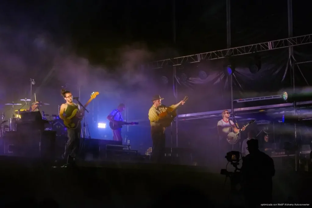 Más de 20 mil espectadores disfrutaron del concierto gratuito de Morat sobre la laguna Nichupté por inauguración del puente