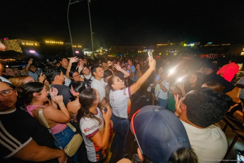 Más de 20 mil espectadores disfrutaron del concierto gratuito de Morat sobre la laguna Nichupté por inauguración del puente