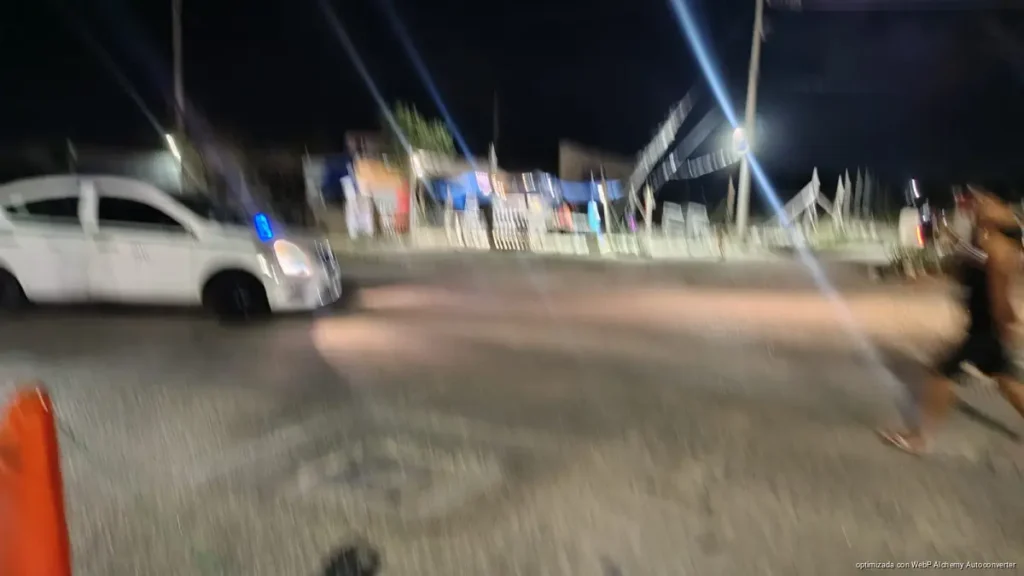 Vecinos bloquean avenidas en Cancún por colapso de drenaje