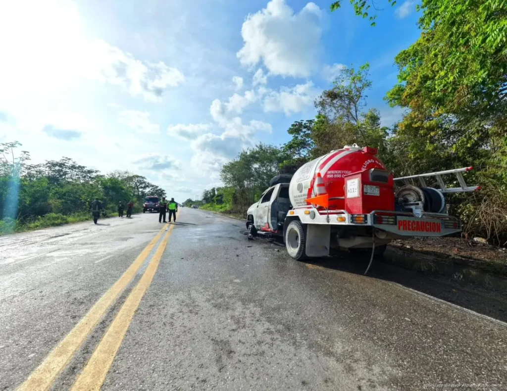 Se incendia pipa de gas LP en libramiento de la Mérida-Cancún