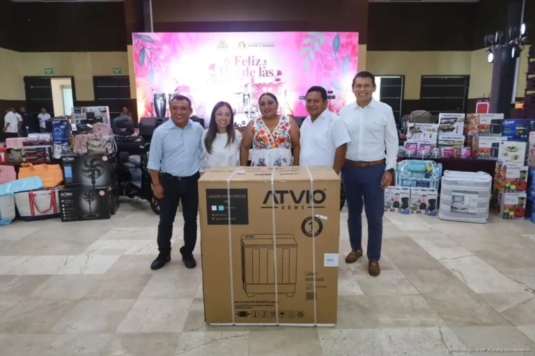 Reconoce Yensunni Martínez el esfuerzo de madres trabajadoras del Ayuntamiento de Othón P. Blanco