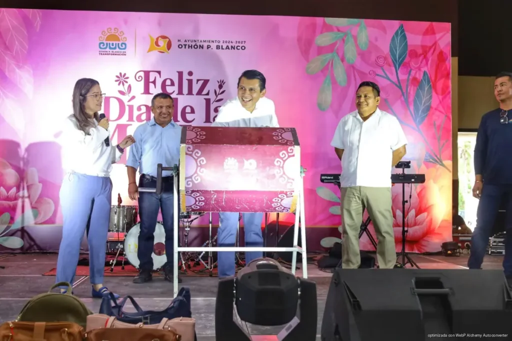 Reconoce Yensunni Martínez el esfuerzo de madres trabajadoras del Ayuntamiento de Othón P. Blanco