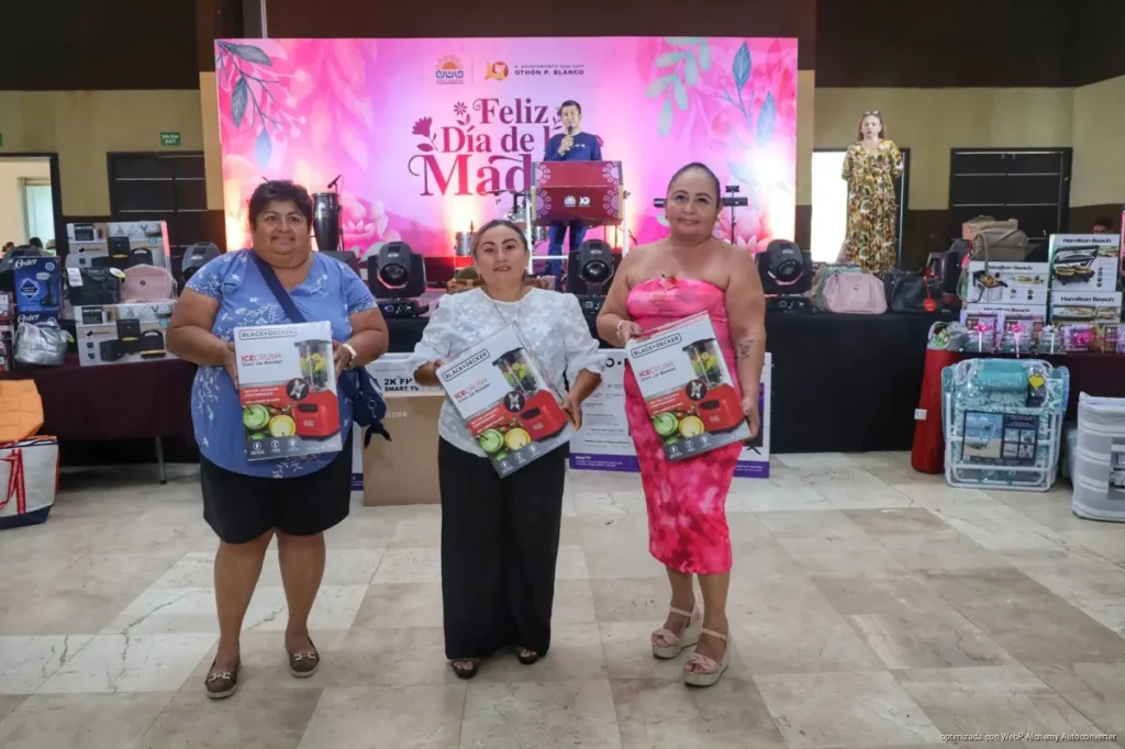 Reconoce Yensunni Martínez el esfuerzo de madres trabajadoras del Ayuntamiento de Othón P. Blanco