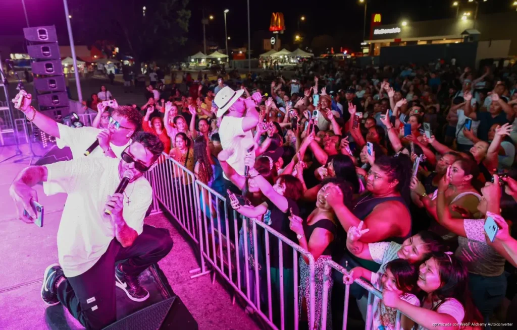 Gobierno de Estefanía Mercado celebra en grande a las mamás de Playa del Carmen