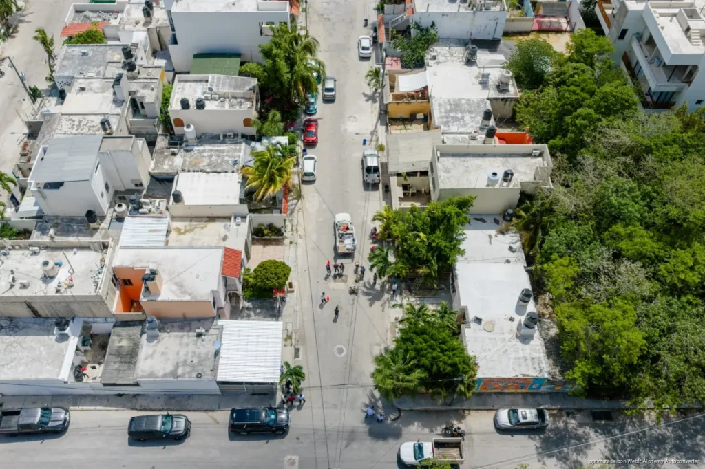 Mejora Gobierno de Tulum movilidad en colonia Villas Tulum con jornada de bacheo