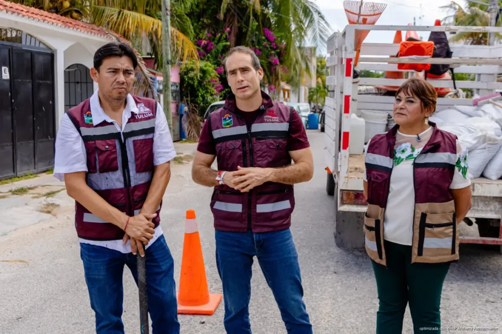 Mejora Gobierno de Tulum movilidad en colonia Villas Tulum con jornada de bacheo