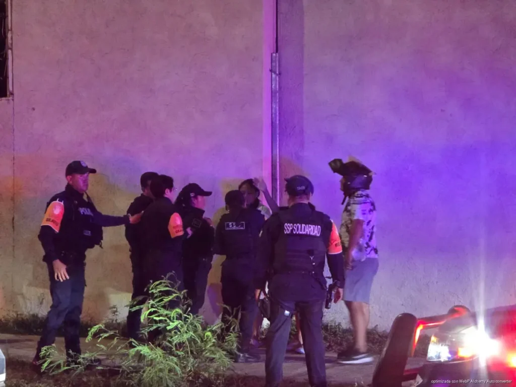 Vecinos de Real Amalfi retienen a sujeto acusado de intentar agredir a menor