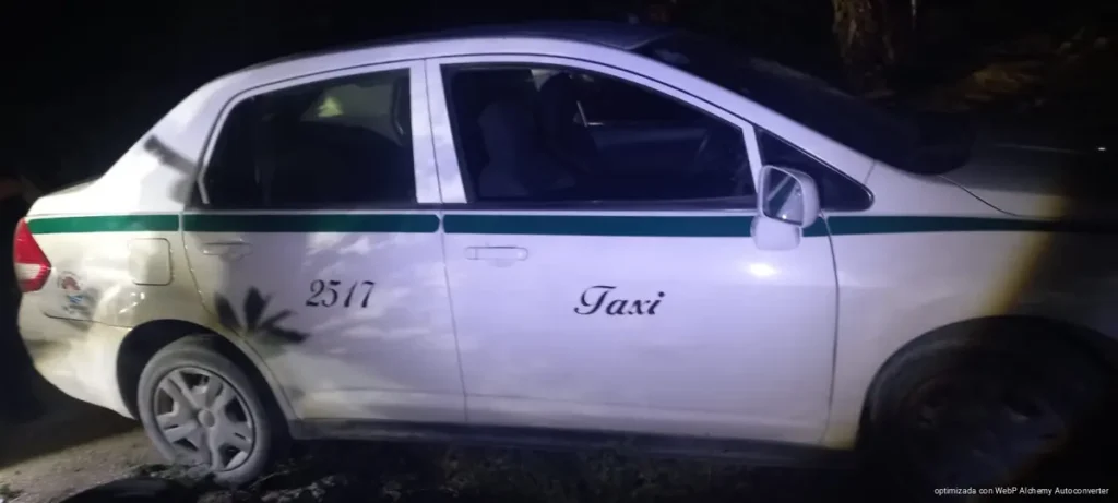 Hallan sin vida a conductor de taxi dentro de su unidad en Cancún