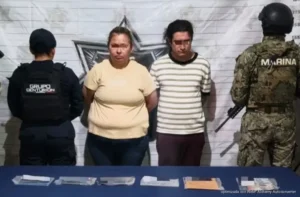 Detienen a pareja por presunta extorsión en Playa del Carmen