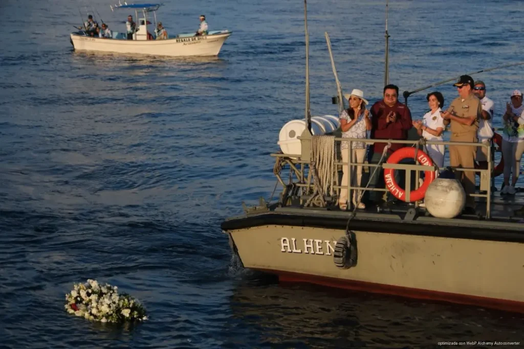 Rinde Mara Lezama homenaje a hombres caídos del mar con ofrenda floral en Cozumel