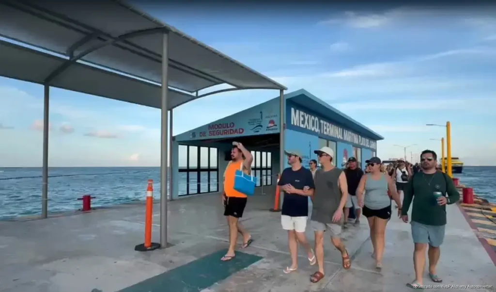 Denuncian relajamiento de protocolos de seguridad en muelle fiscal de Playa del Carmen Denuncian relajamiento de protocolos de seguridad en muelle fiscal de Playa del Carmen