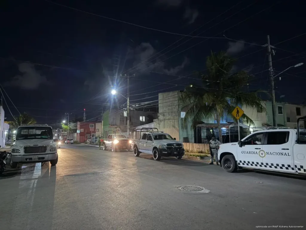 Catean domicilio en Tierra Maya por presunto robo de motocicletas y narcomenudeo