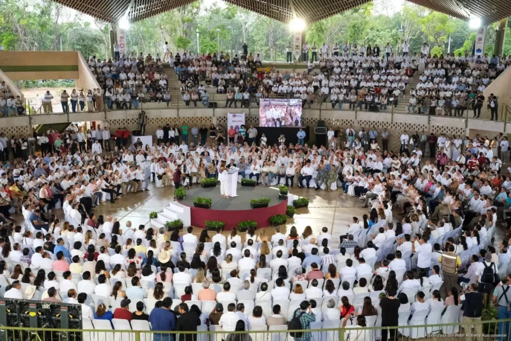 Socializan plan de desarrollo sostenible de Quintana Roo con empresarios y profesionistas