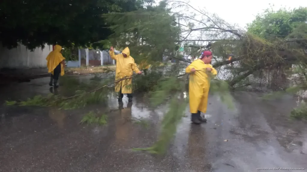 Ayuntamiento de Othón P. Blanco mantiene activo el Operativo Tormenta ante lluvias registradas en Chetumal