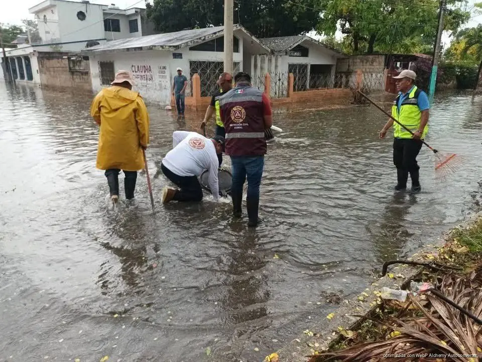 Lluvias obligan a cerrar parcialmente calles en la capital del estado