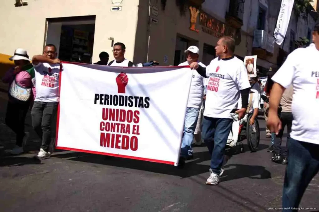 Crecen la vigilancia y la censura silenciosa contra la prensa en México