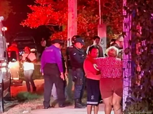 Mujer acusa a familiares de incendiar su vivienda tras disputa por deuda “gota a gota”
