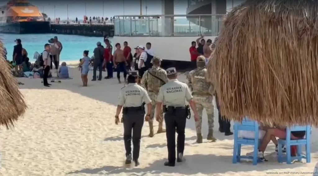 Detectan a 35 niños trabajando y pidiendo dinero en la zona turística de Playa del Carmen Detectan a 35 niños trabajando y pidiendo dinero en la zona turística de Playa del Carmen