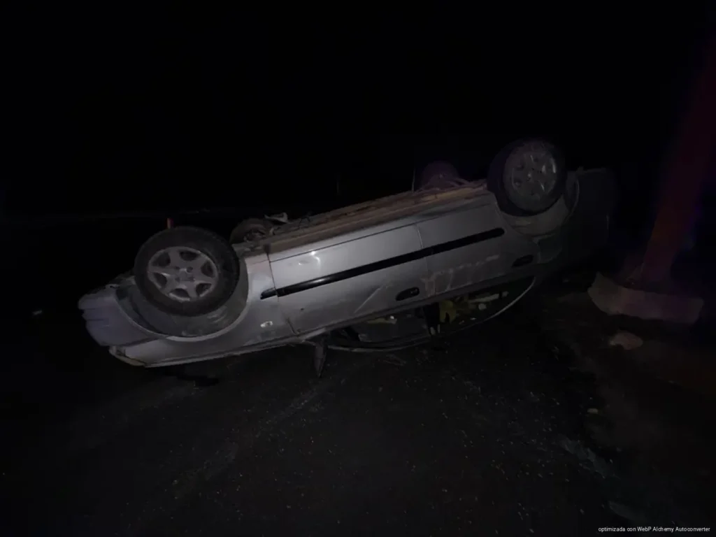 Conductor resulta lesionado tras aparatosa volcadura en la carretera federal 307