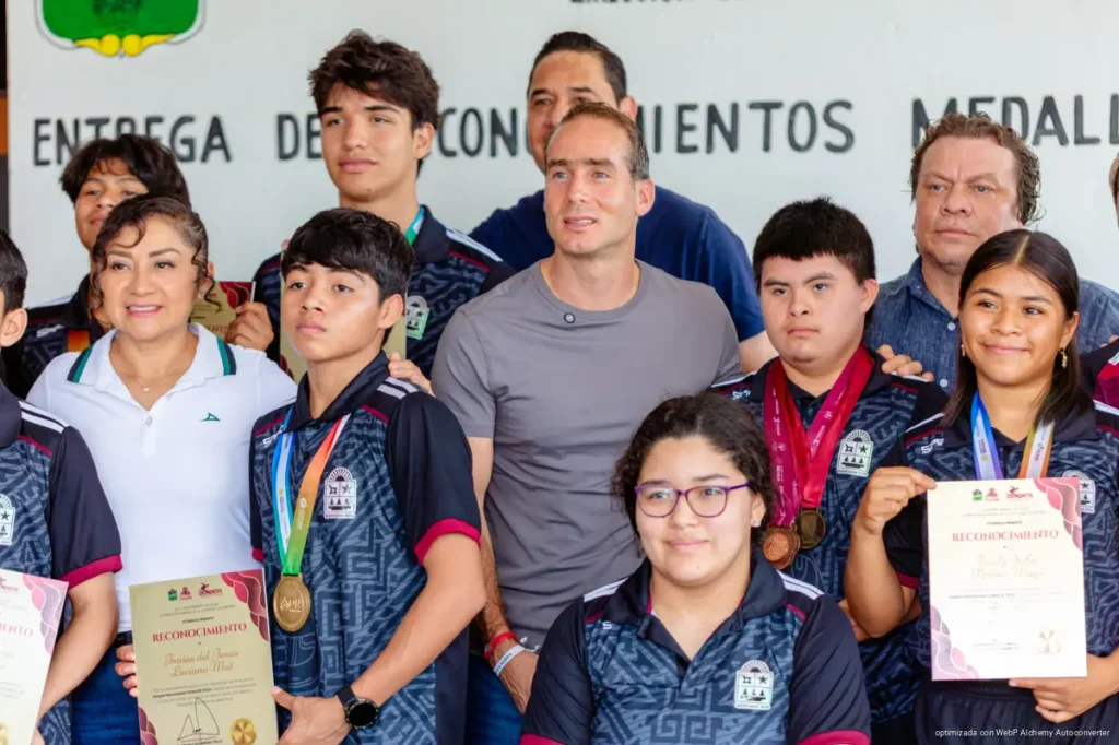 Tulum celebra a sus campeones; deportistas logran histórico medallero de 21 preseas