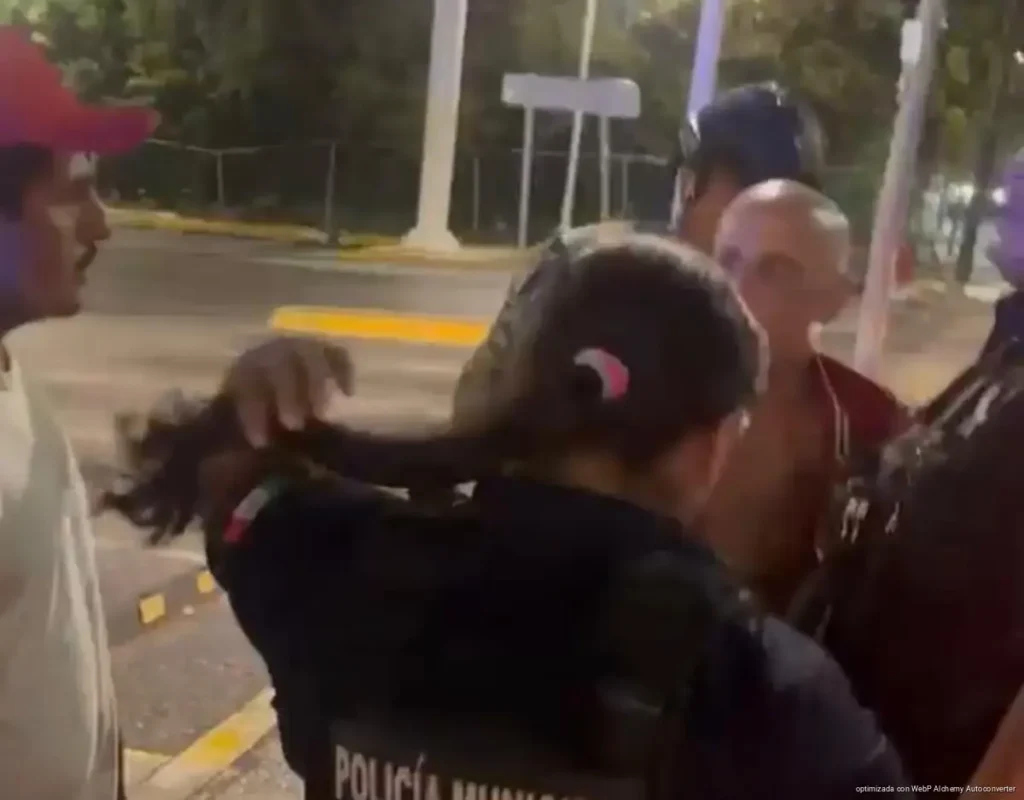 Detienen a extranjero acusado de robar celular en farmacia de Cancún